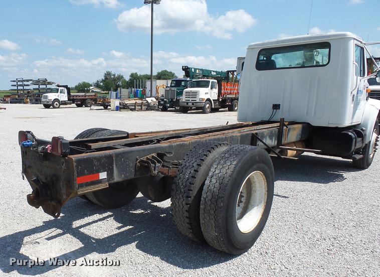 image for item CA9064 2002 International 4900 truck chassis