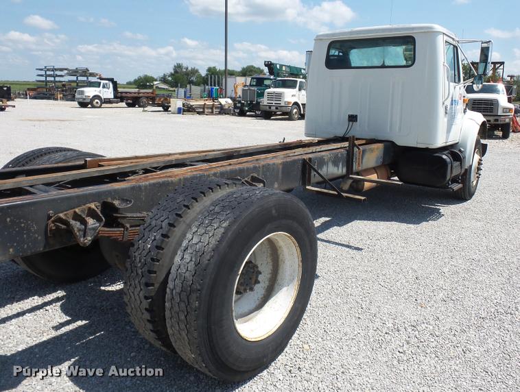 image for item CA9064 2002 International 4900 truck chassis