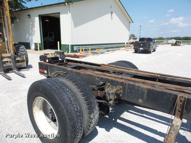 image for item CA9064 2002 International 4900 truck chassis