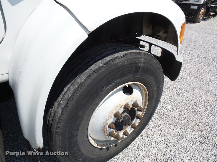 image for item CA9064 2002 International 4900 truck chassis