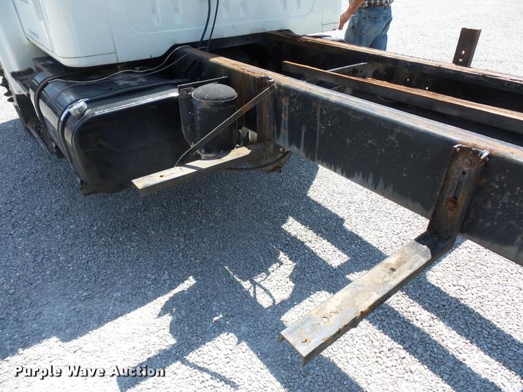 image for item CA9064 2002 International 4900 truck chassis