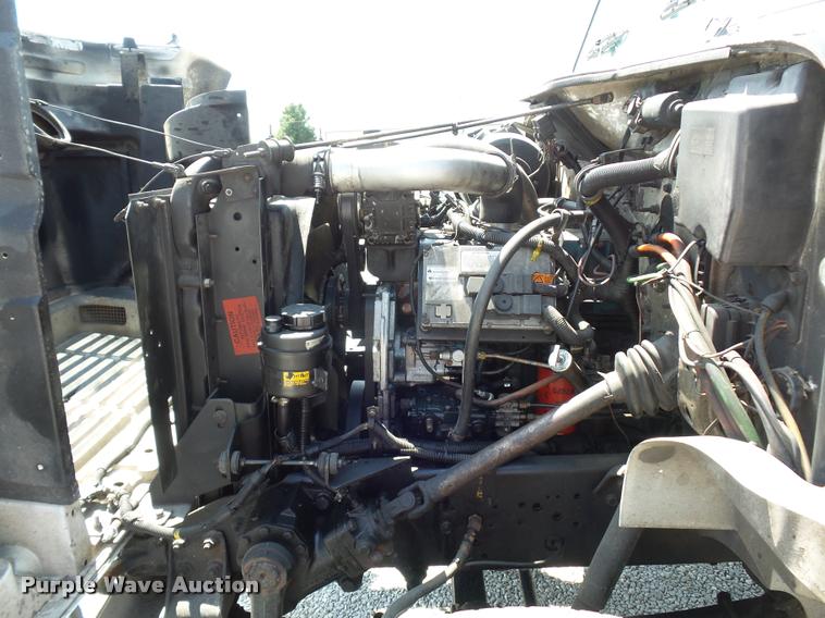 image for item CA9064 2002 International 4900 truck chassis