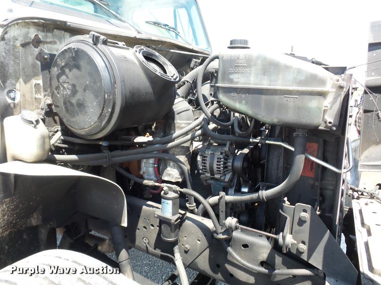 image for item CA9064 2002 International 4900 truck chassis