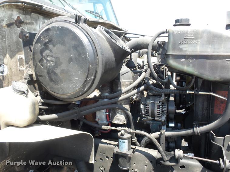 image for item CA9064 2002 International 4900 truck chassis