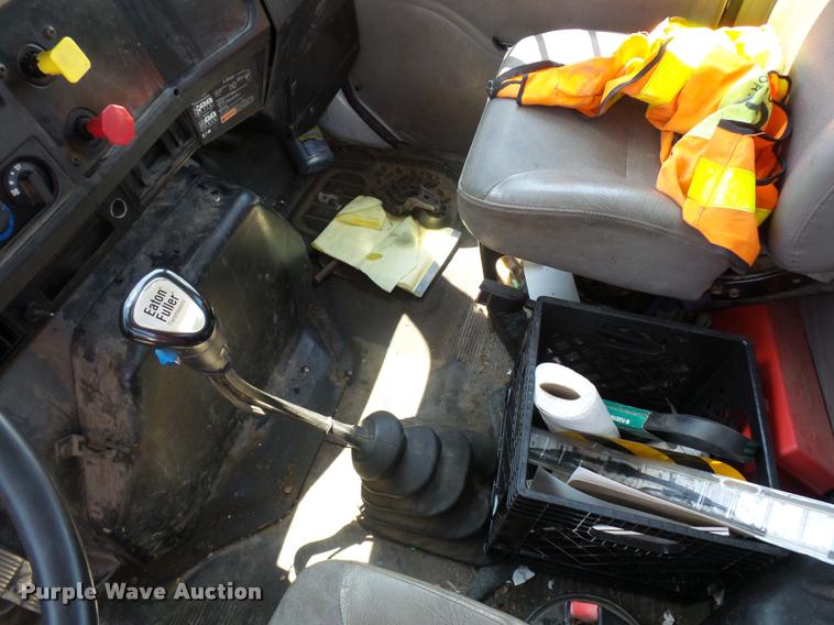 image for item CA9064 2002 International 4900 truck chassis