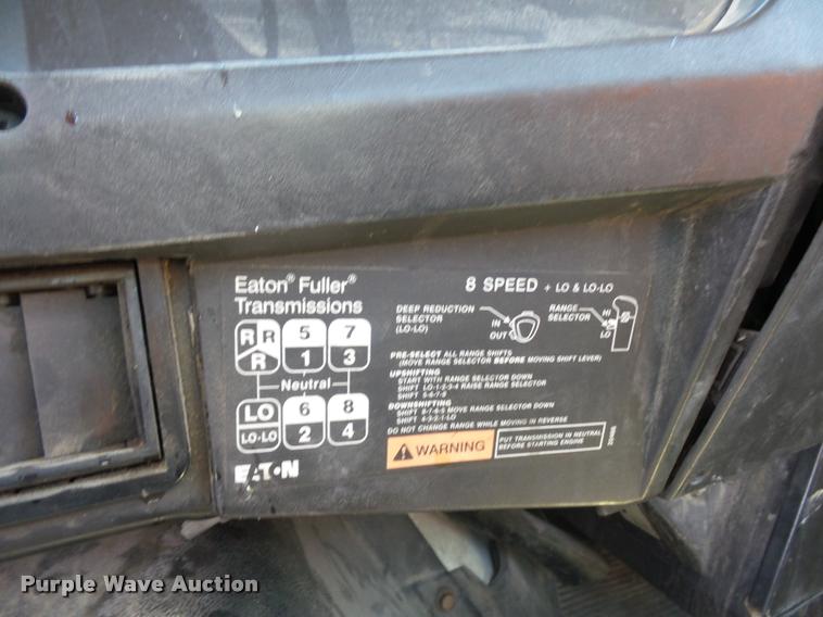 image for item CA9064 2002 International 4900 truck chassis