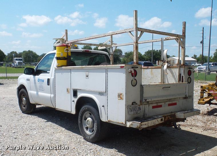 image for item CA9065 2005 Ford F250 Super Duty utility bed pickup truck