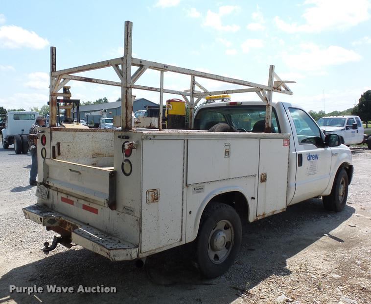 image for item CA9065 2005 Ford F250 Super Duty utility bed pickup truck