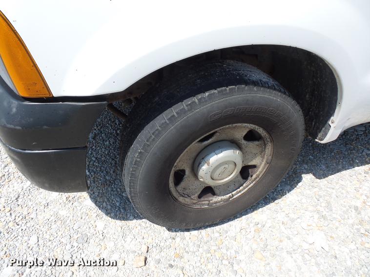 image for item CA9065 2005 Ford F250 Super Duty utility bed pickup truck