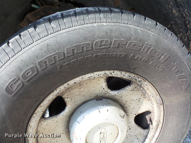 image for item CA9065 2005 Ford F250 Super Duty utility bed pickup truck