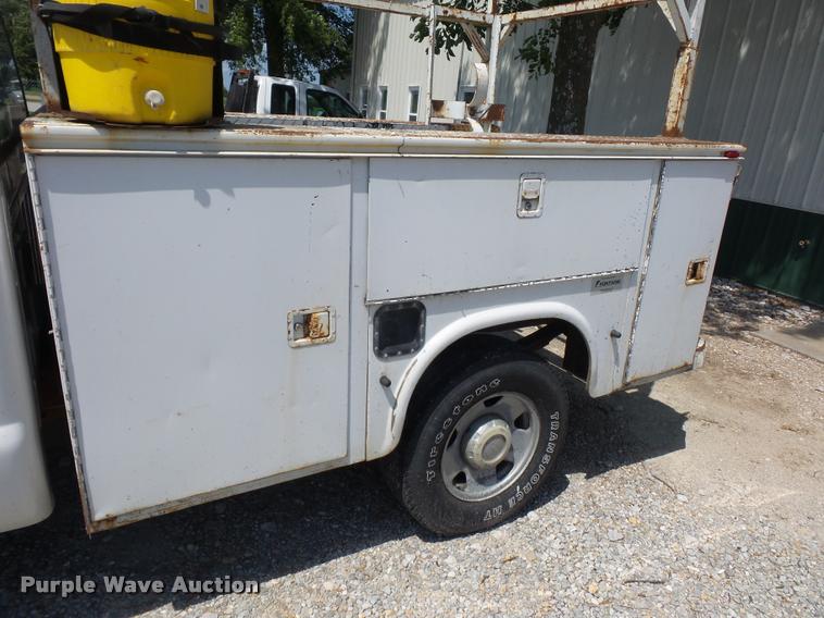 image for item CA9065 2005 Ford F250 Super Duty utility bed pickup truck