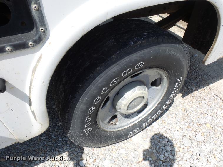 image for item CA9065 2005 Ford F250 Super Duty utility bed pickup truck