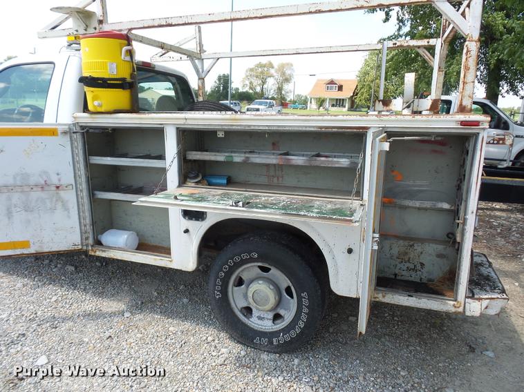 image for item CA9065 2005 Ford F250 Super Duty utility bed pickup truck