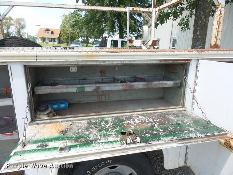 image for item CA9065 2005 Ford F250 Super Duty utility bed pickup truck