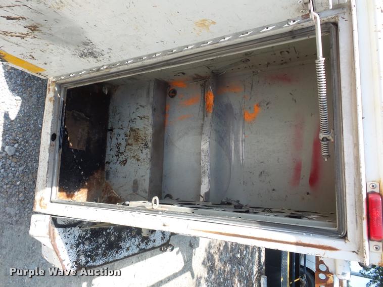 image for item CA9065 2005 Ford F250 Super Duty utility bed pickup truck