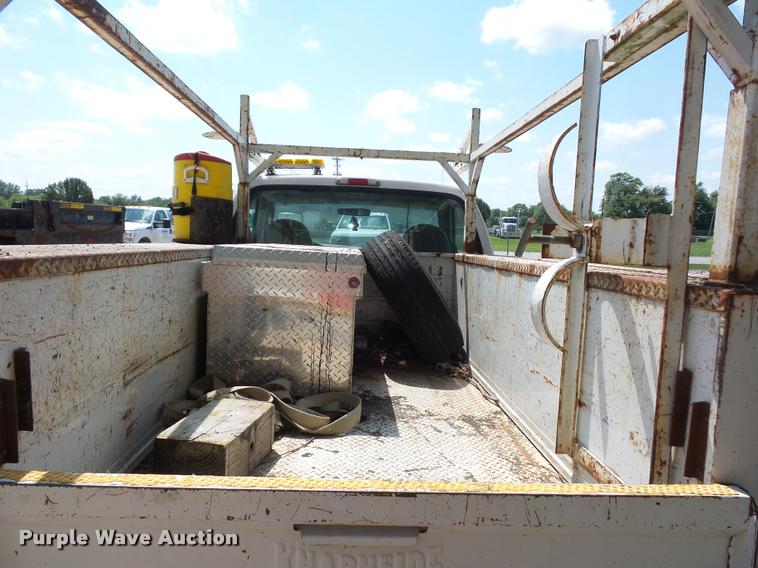 image for item CA9065 2005 Ford F250 Super Duty utility bed pickup truck