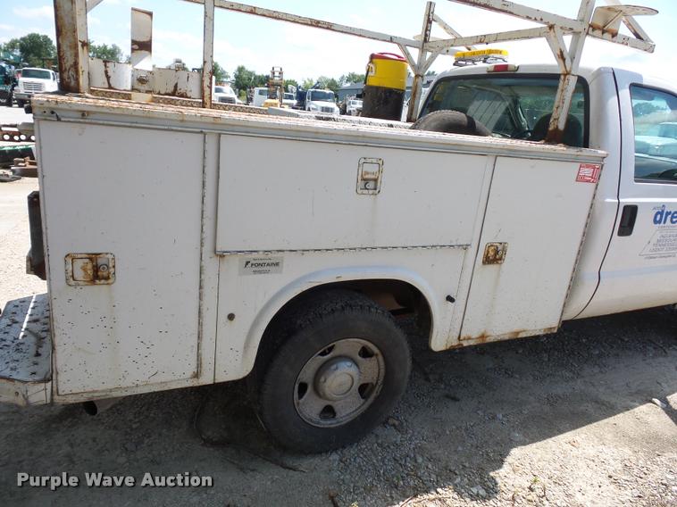 image for item CA9065 2005 Ford F250 Super Duty utility bed pickup truck