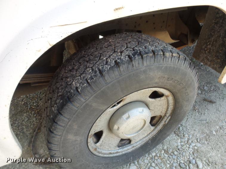 image for item CA9065 2005 Ford F250 Super Duty utility bed pickup truck