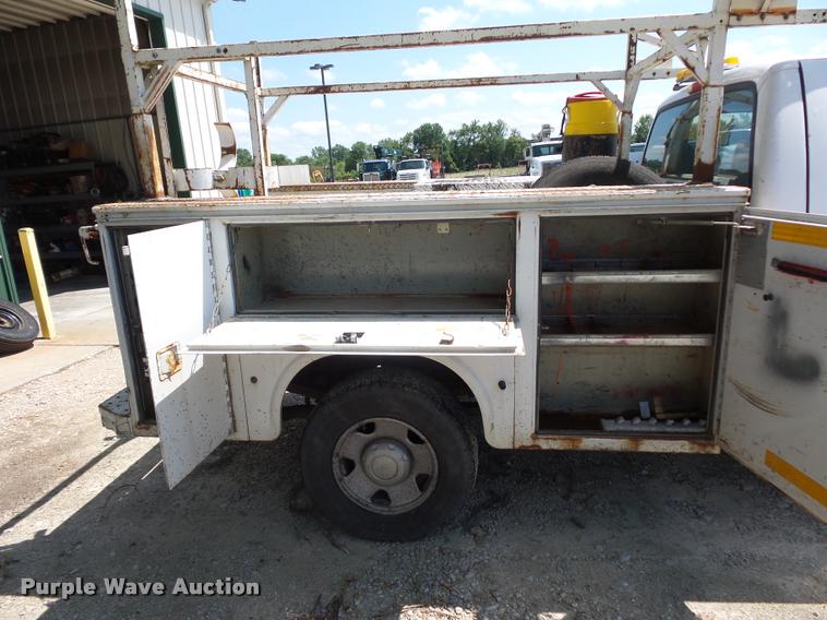 image for item CA9065 2005 Ford F250 Super Duty utility bed pickup truck