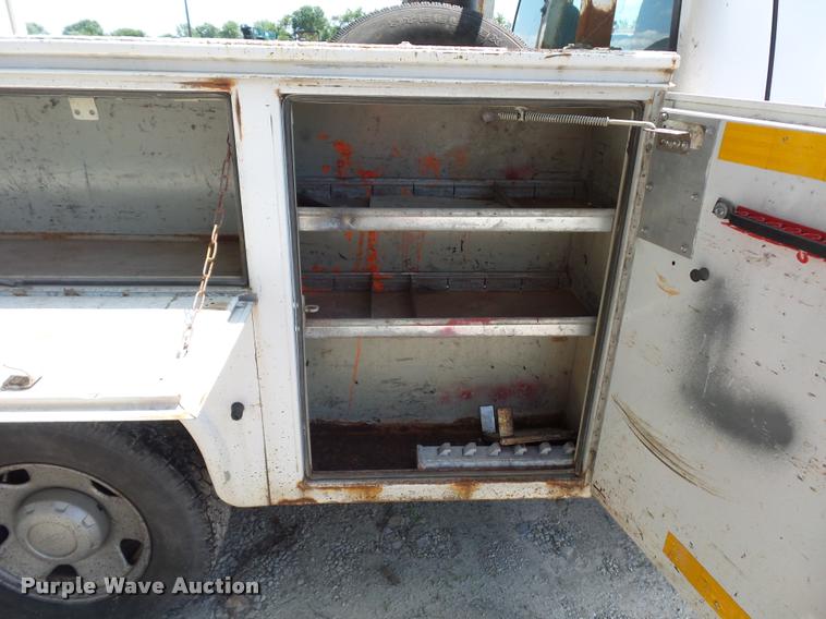 image for item CA9065 2005 Ford F250 Super Duty utility bed pickup truck