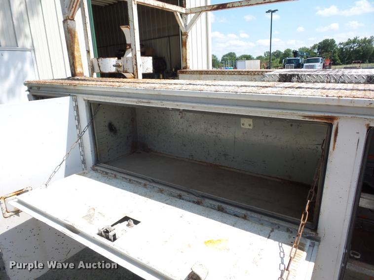 image for item CA9065 2005 Ford F250 Super Duty utility bed pickup truck