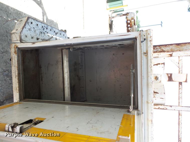 image for item CA9065 2005 Ford F250 Super Duty utility bed pickup truck