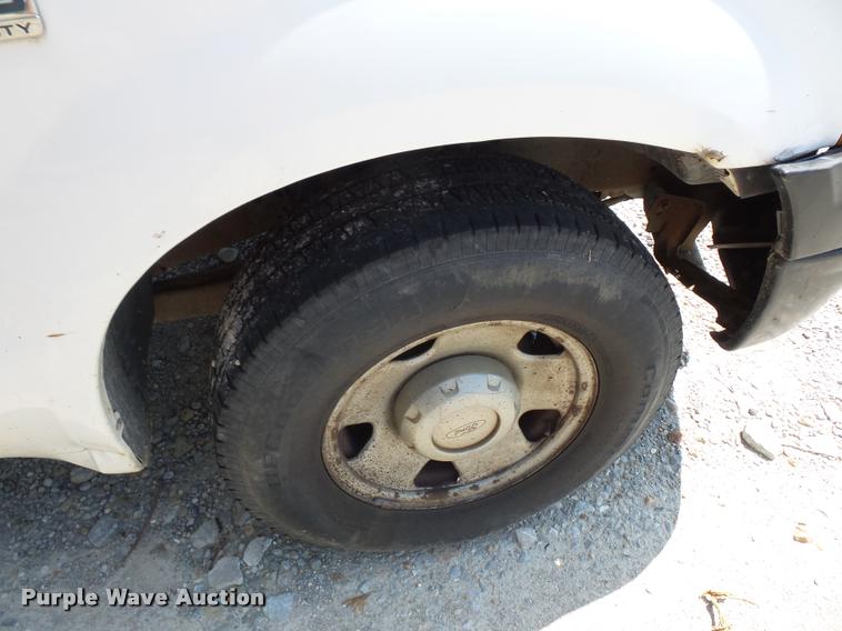 image for item CA9065 2005 Ford F250 Super Duty utility bed pickup truck