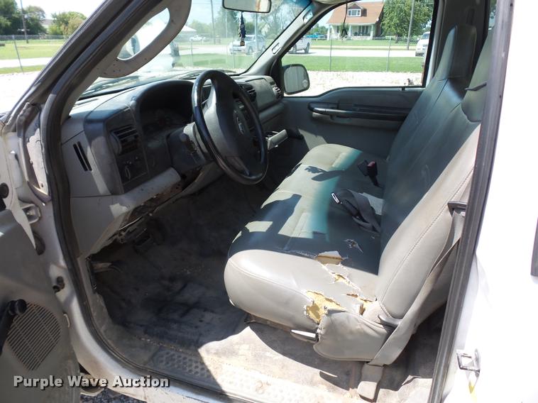 image for item CA9065 2005 Ford F250 Super Duty utility bed pickup truck