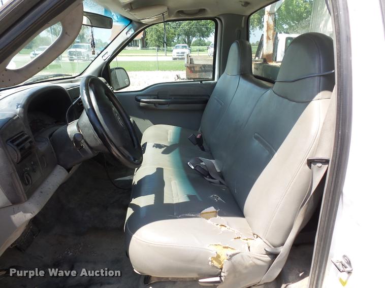 image for item CA9065 2005 Ford F250 Super Duty utility bed pickup truck