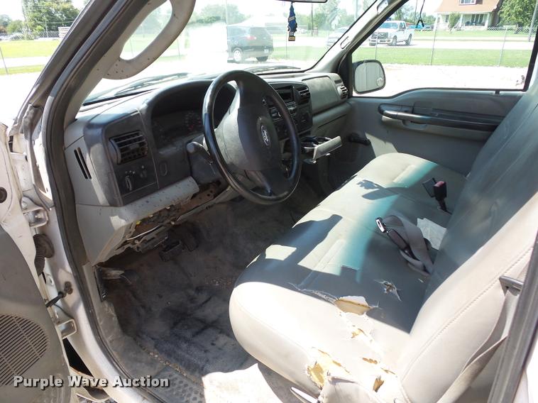 image for item CA9065 2005 Ford F250 Super Duty utility bed pickup truck