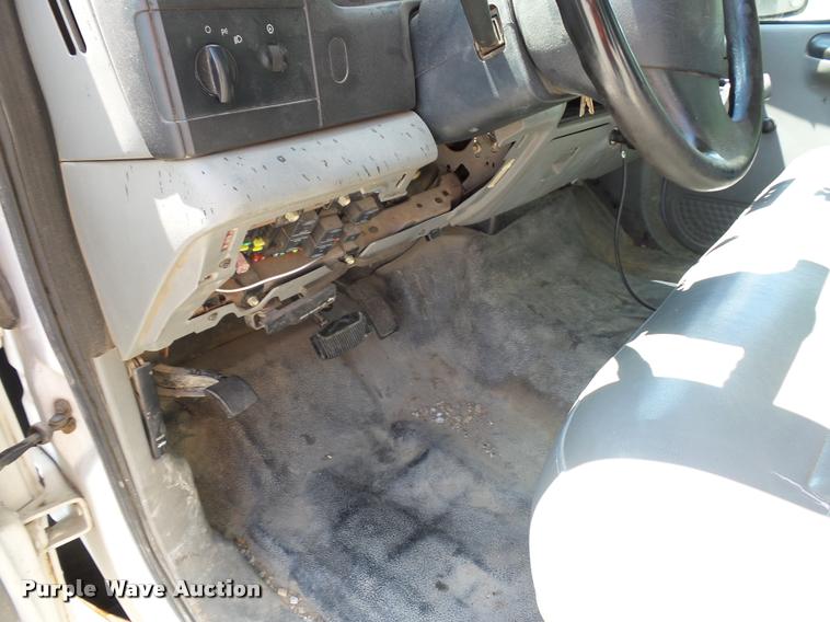 image for item CA9065 2005 Ford F250 Super Duty utility bed pickup truck