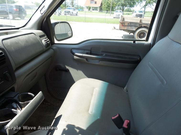 image for item CA9065 2005 Ford F250 Super Duty utility bed pickup truck