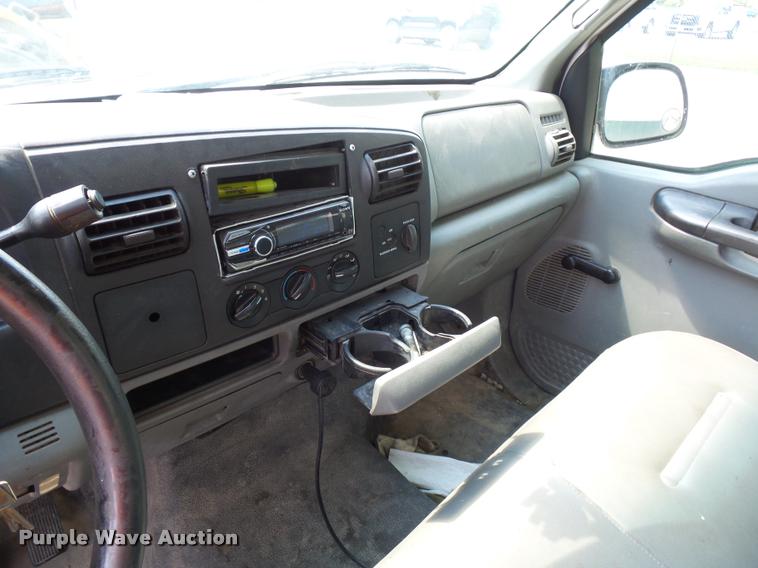 image for item CA9065 2005 Ford F250 Super Duty utility bed pickup truck