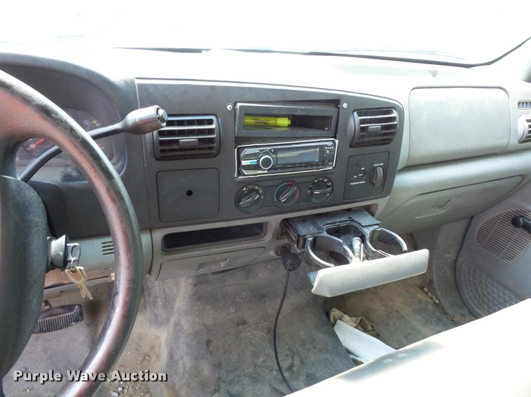 image for item CA9065 2005 Ford F250 Super Duty utility bed pickup truck