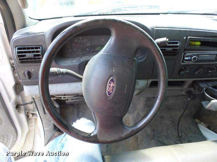 image for item CA9065 2005 Ford F250 Super Duty utility bed pickup truck