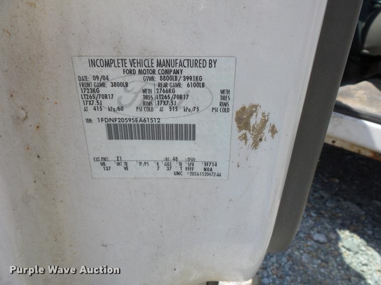 image for item CA9065 2005 Ford F250 Super Duty utility bed pickup truck