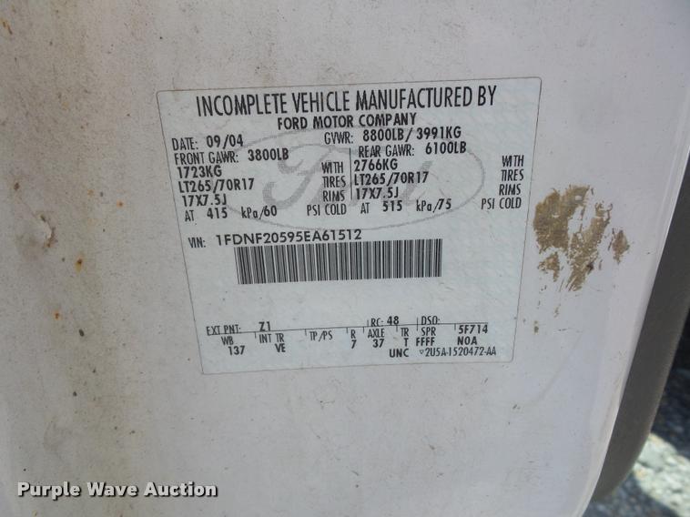 image for item CA9065 2005 Ford F250 Super Duty utility bed pickup truck