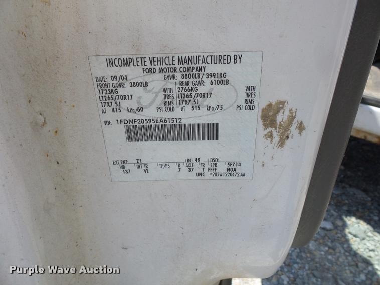 image for item CA9065 2005 Ford F250 Super Duty utility bed pickup truck