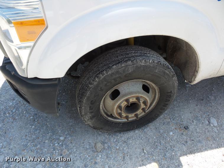 image for item CA9066 2011 Ford F350 Super Duty SuperCab cab and chassis pickup truck