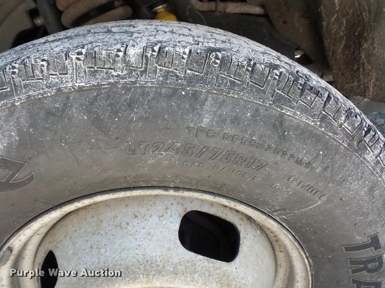 image for item CA9066 2011 Ford F350 Super Duty SuperCab cab and chassis pickup truck