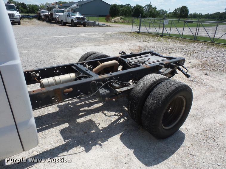 image for item CA9066 2011 Ford F350 Super Duty SuperCab cab and chassis pickup truck