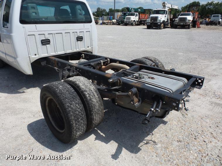 image for item CA9066 2011 Ford F350 Super Duty SuperCab cab and chassis pickup truck