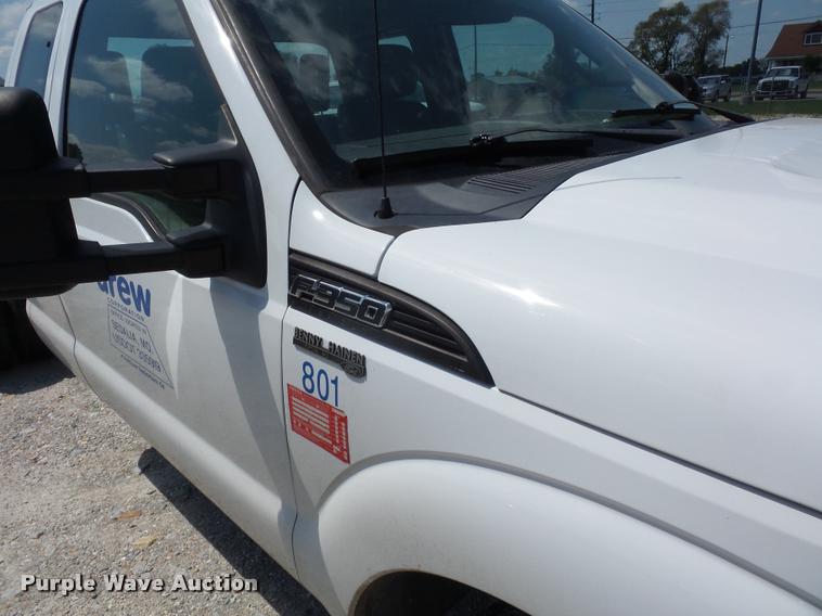 image for item CA9066 2011 Ford F350 Super Duty SuperCab cab and chassis pickup truck