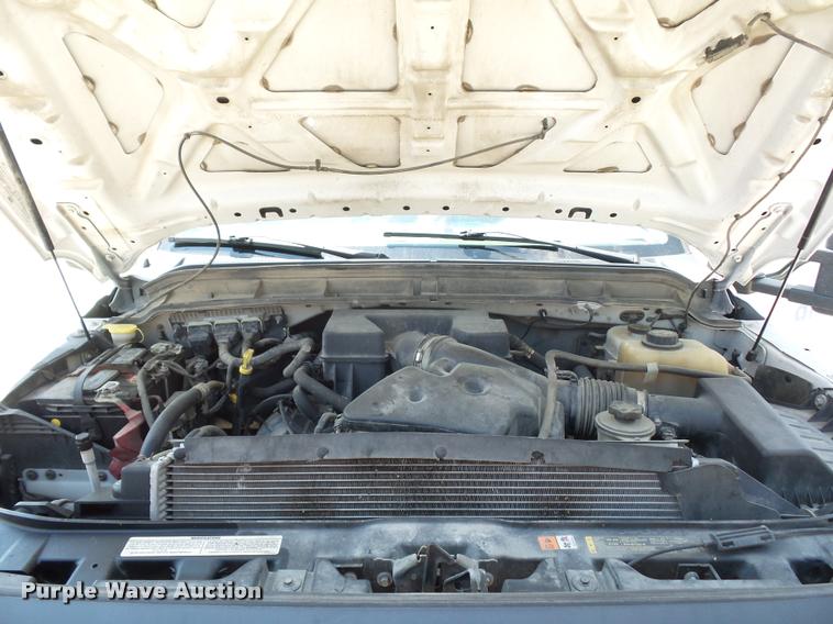 image for item CA9066 2011 Ford F350 Super Duty SuperCab cab and chassis pickup truck