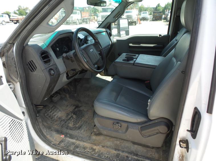 image for item CA9066 2011 Ford F350 Super Duty SuperCab cab and chassis pickup truck