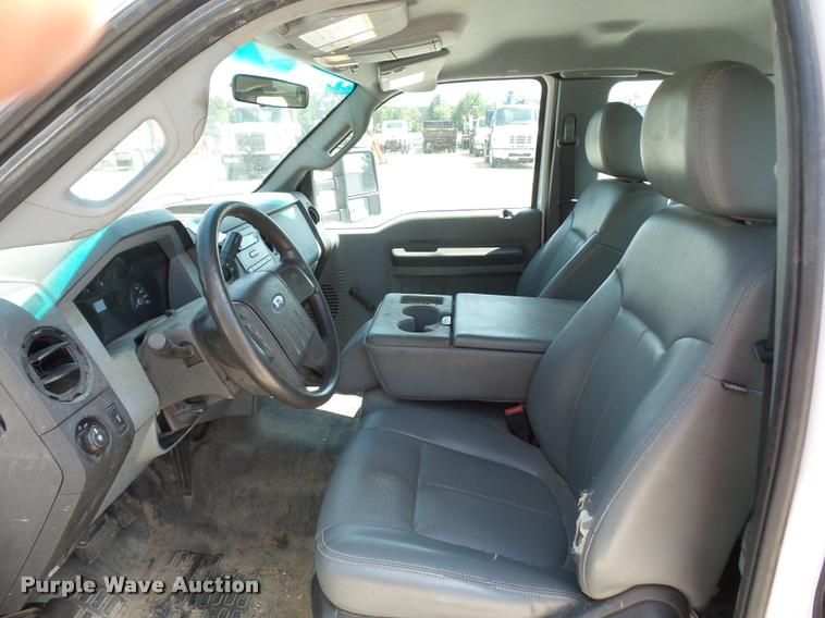 image for item CA9066 2011 Ford F350 Super Duty SuperCab cab and chassis pickup truck