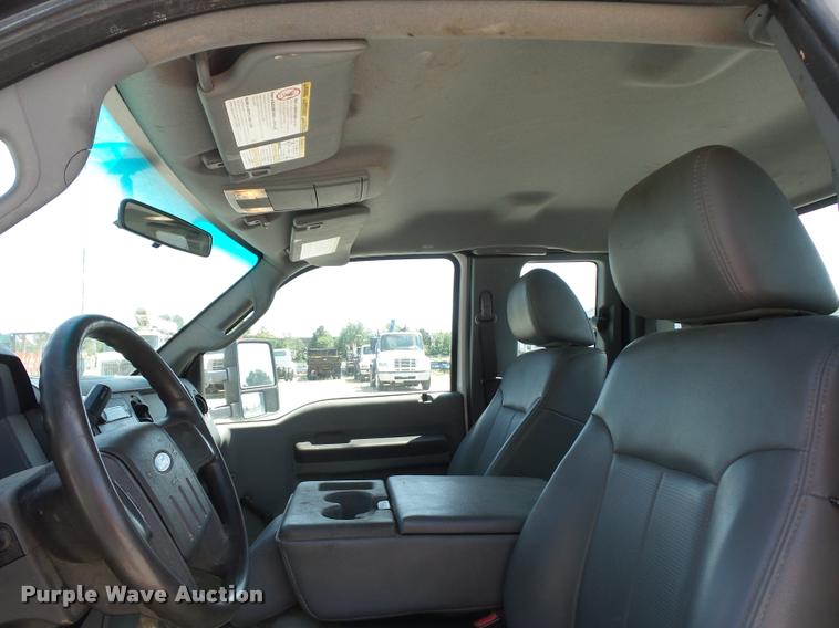 image for item CA9066 2011 Ford F350 Super Duty SuperCab cab and chassis pickup truck