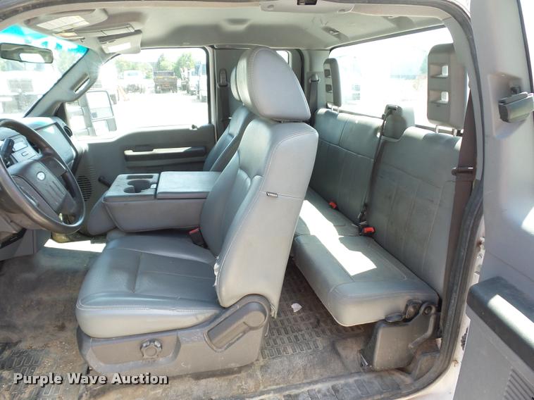 image for item CA9066 2011 Ford F350 Super Duty SuperCab cab and chassis pickup truck