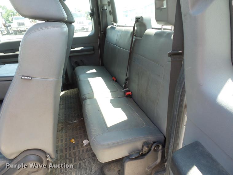 image for item CA9066 2011 Ford F350 Super Duty SuperCab cab and chassis pickup truck