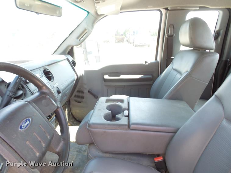 image for item CA9066 2011 Ford F350 Super Duty SuperCab cab and chassis pickup truck